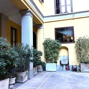 https://refined-1-bedroom-near-fiera-milano.it-lombardy.com